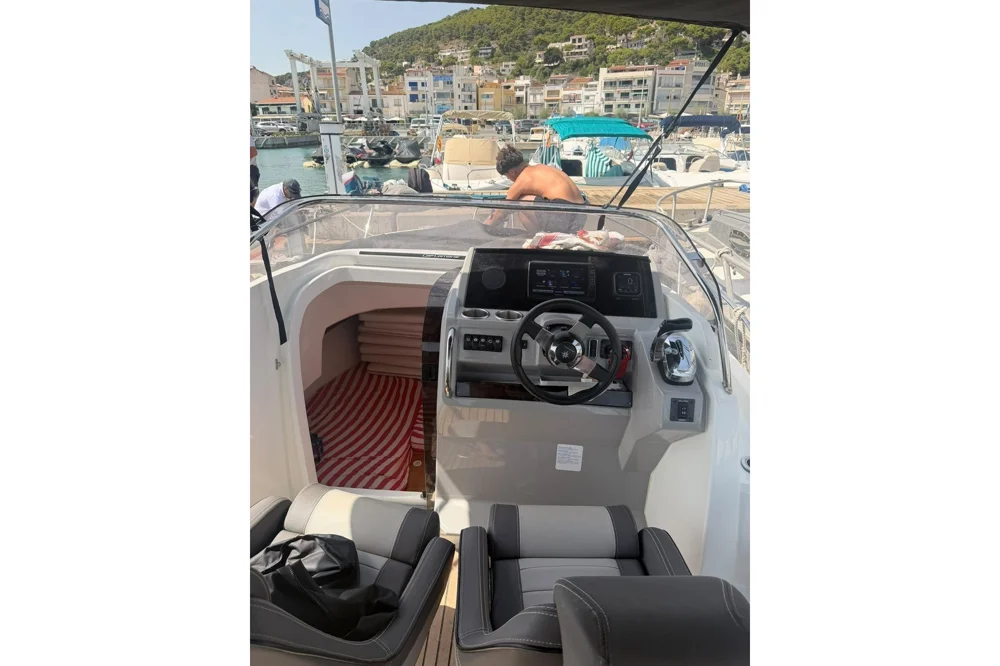 2021 Jeanneau Cap Camarat 6.5 WA for sale in Santa Pola, Spain, photo 3 of 5