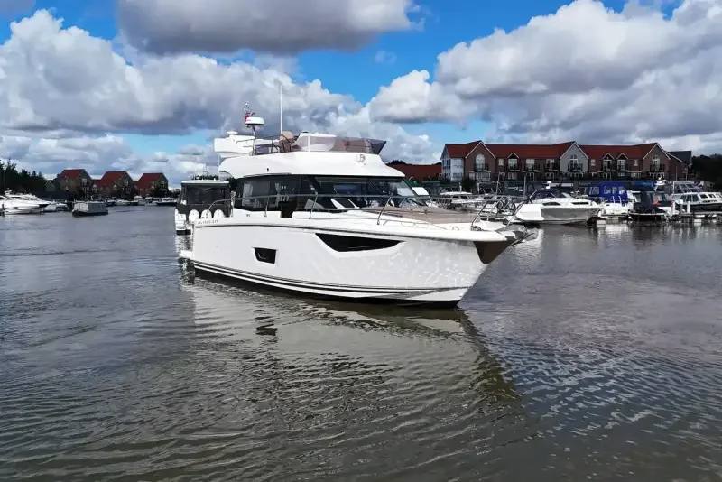 BoatPhoto.coverAlt