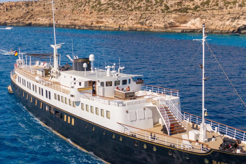BoatPhoto.coverAlt