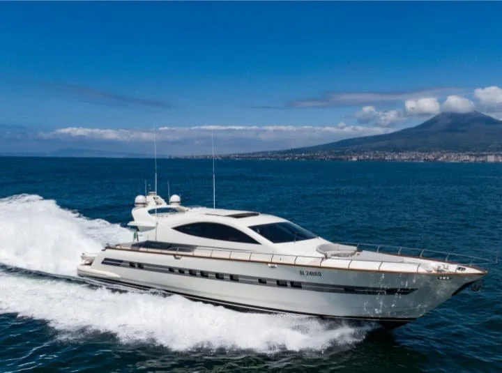 BoatPhoto.coverAlt