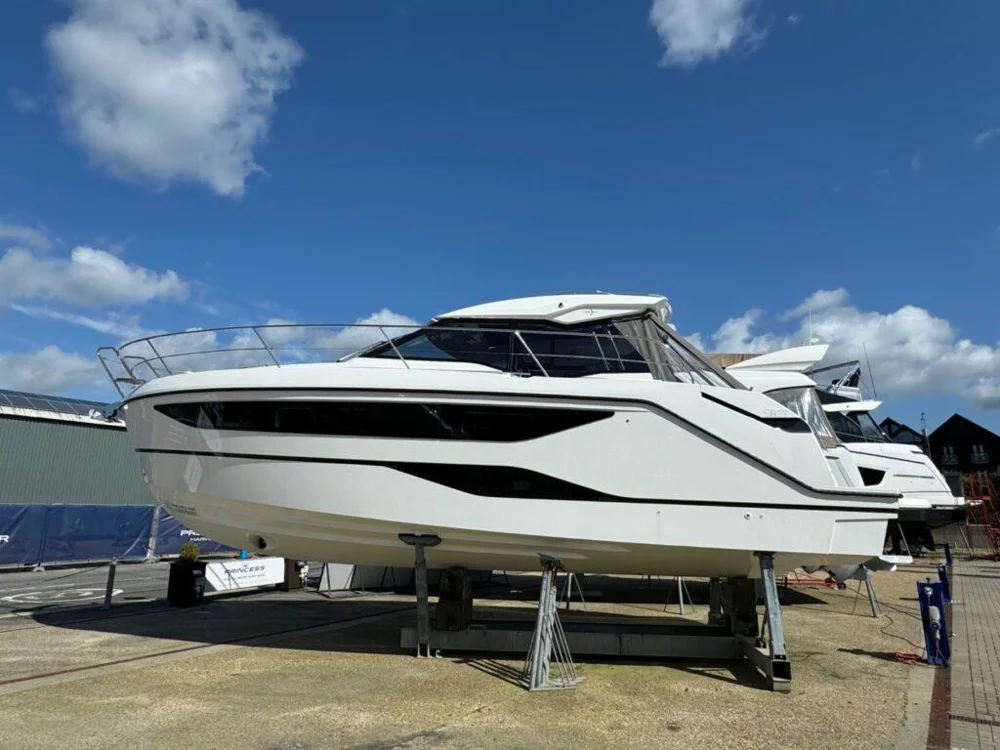 BoatPhoto.coverAlt