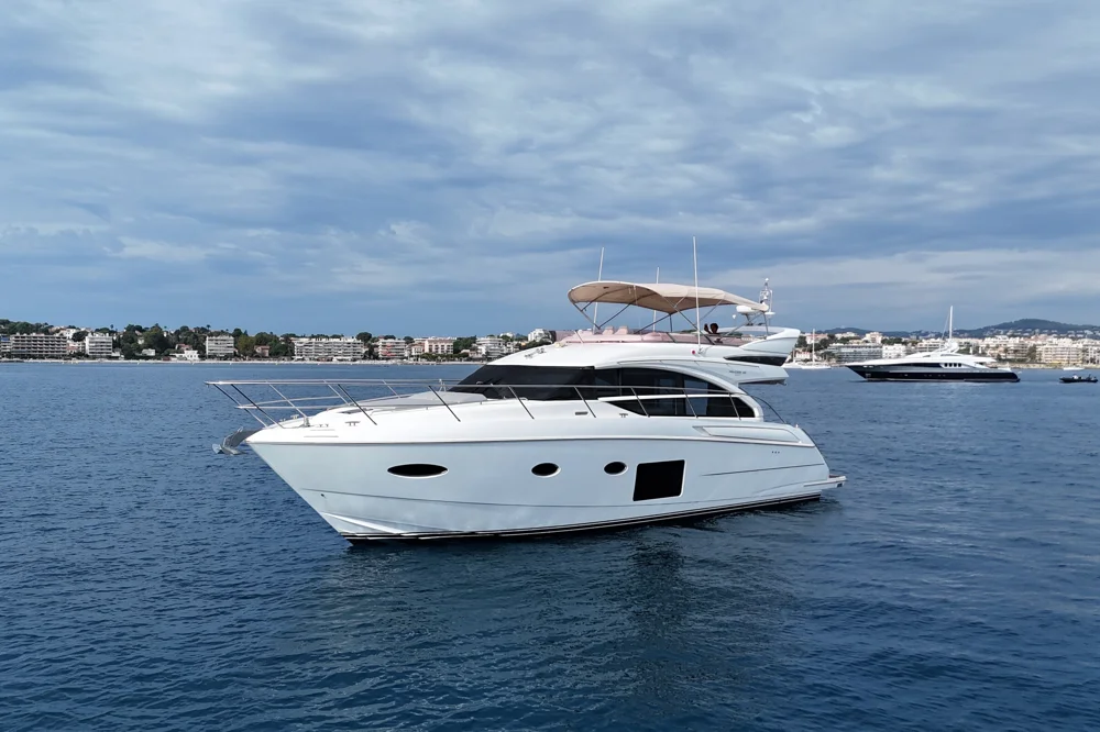 BoatPhoto.coverAlt