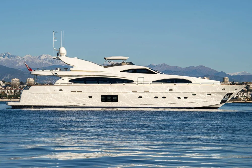 BoatPhoto.coverAlt