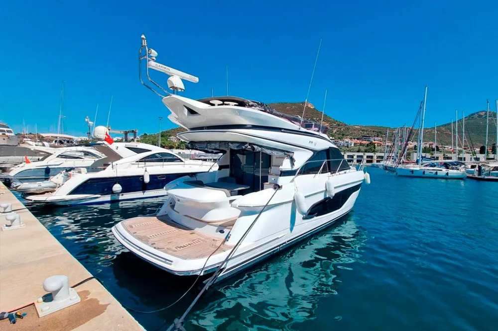 BoatPhoto.coverAlt