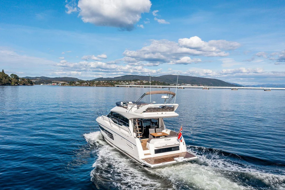 BoatPhoto.coverAlt