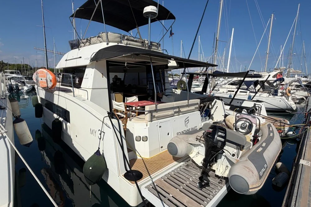 BoatPhoto.coverAlt