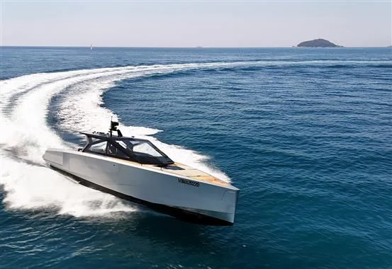 BoatPhoto.coverAlt