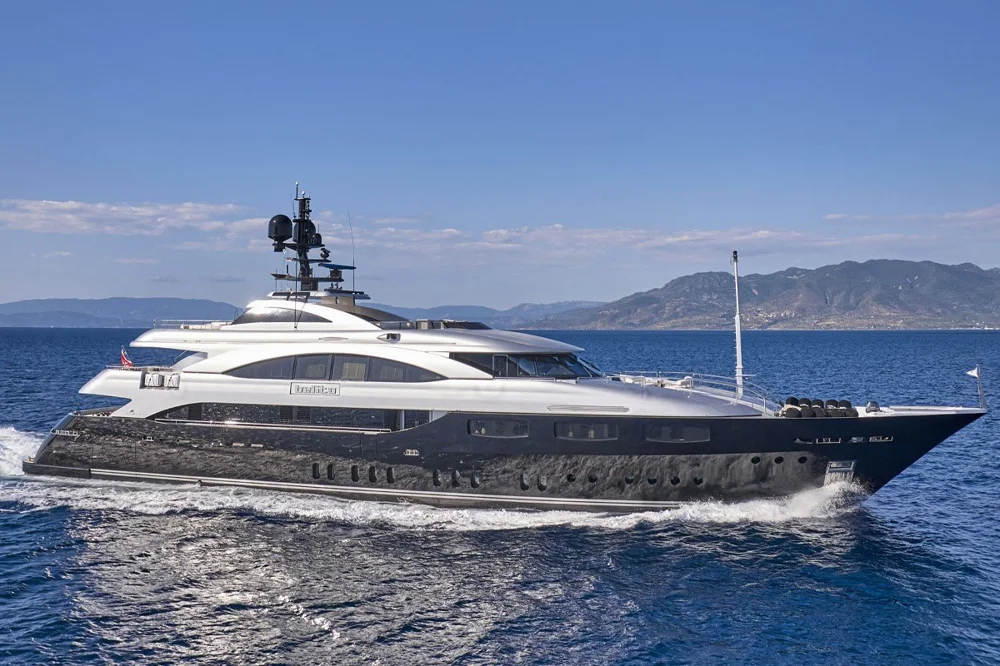 BoatPhoto.coverAlt