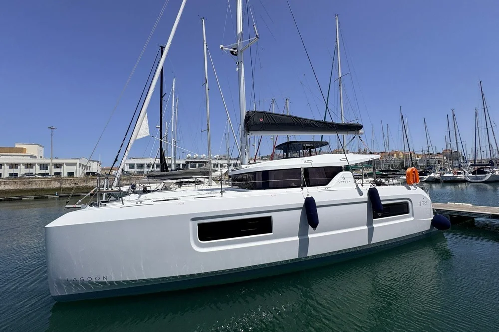 BoatPhoto.coverAlt