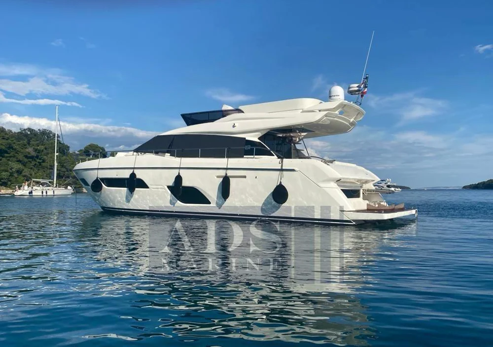 BoatPhoto.coverAlt