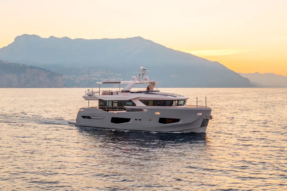 BoatPhoto.coverAlt