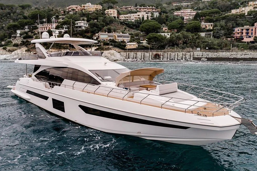 BoatPhoto.coverAlt