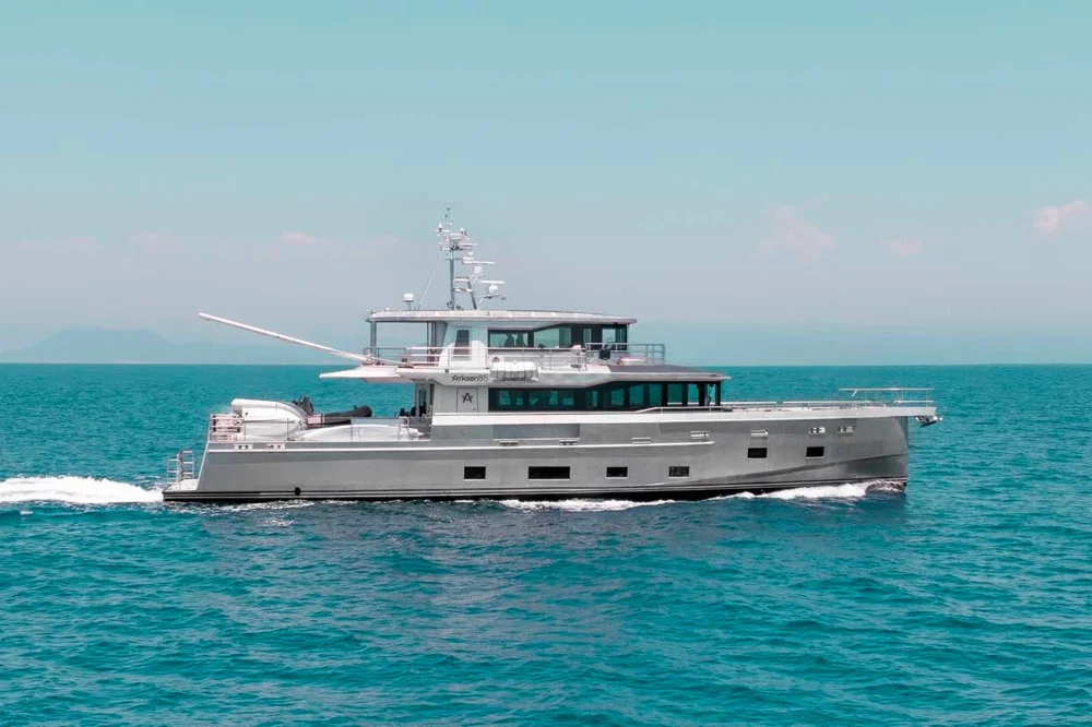BoatPhoto.coverAlt