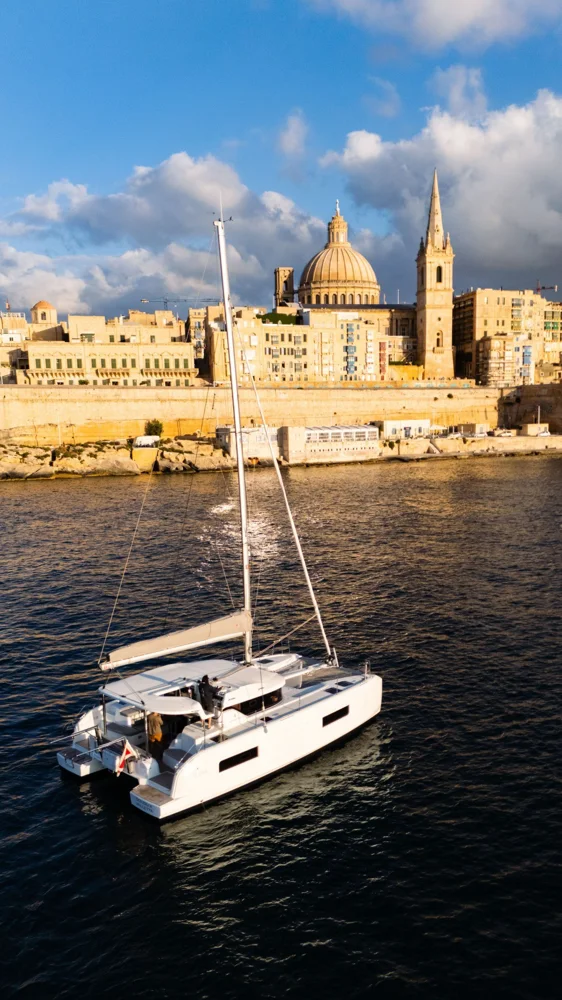 BoatPhoto.coverAlt