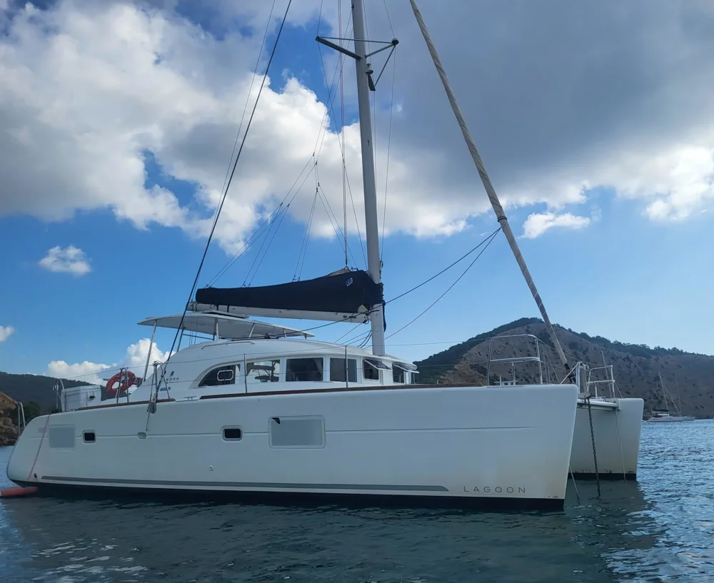 BoatPhoto.coverAlt