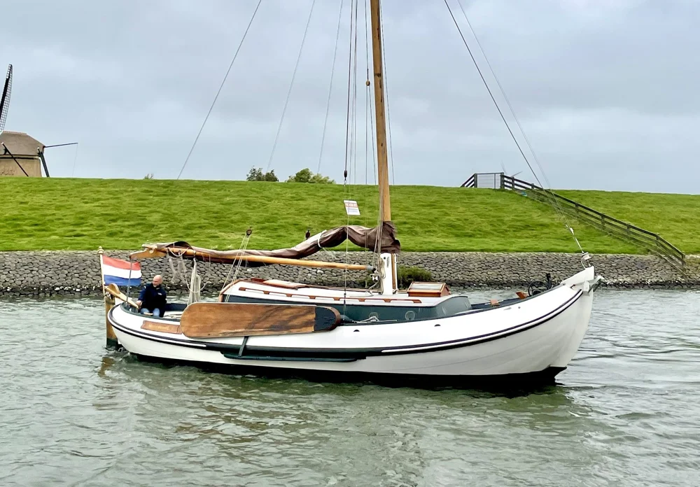 BoatPhoto.coverAlt