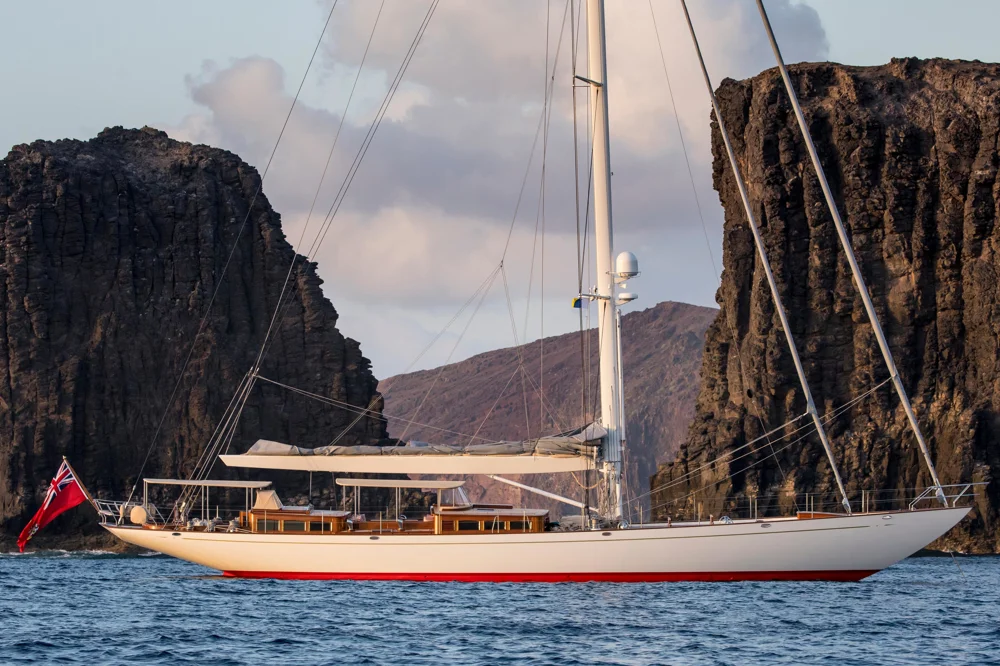 BoatPhoto.coverAlt