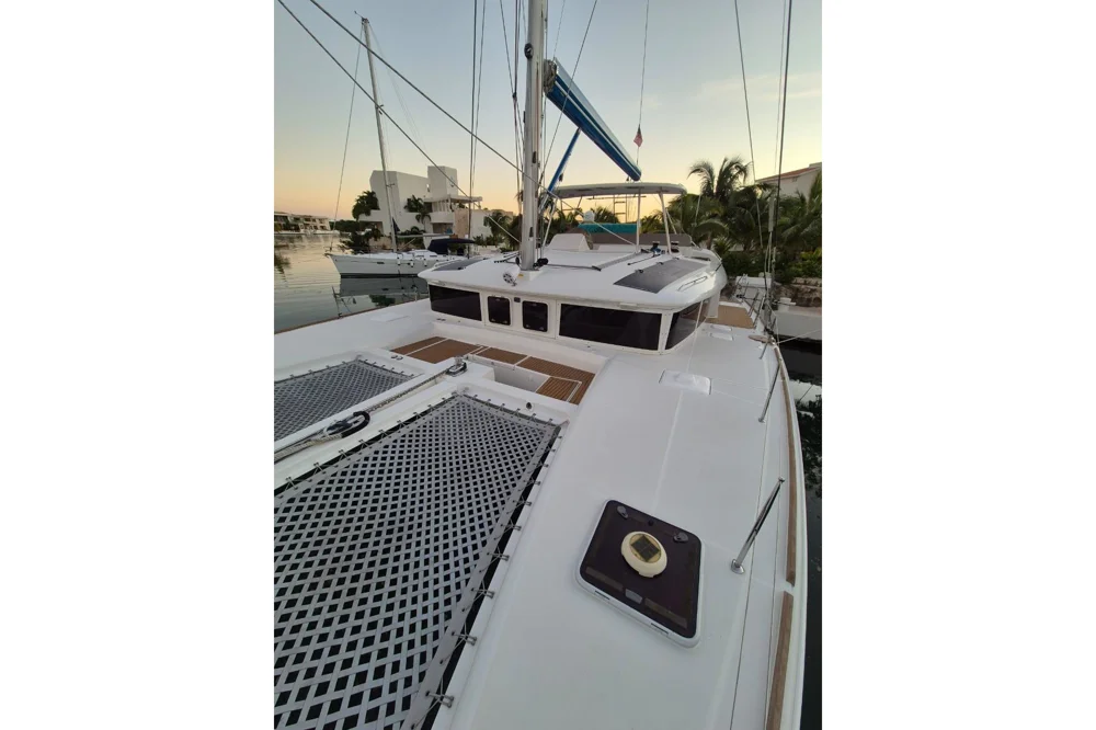 BoatPhoto.coverAlt