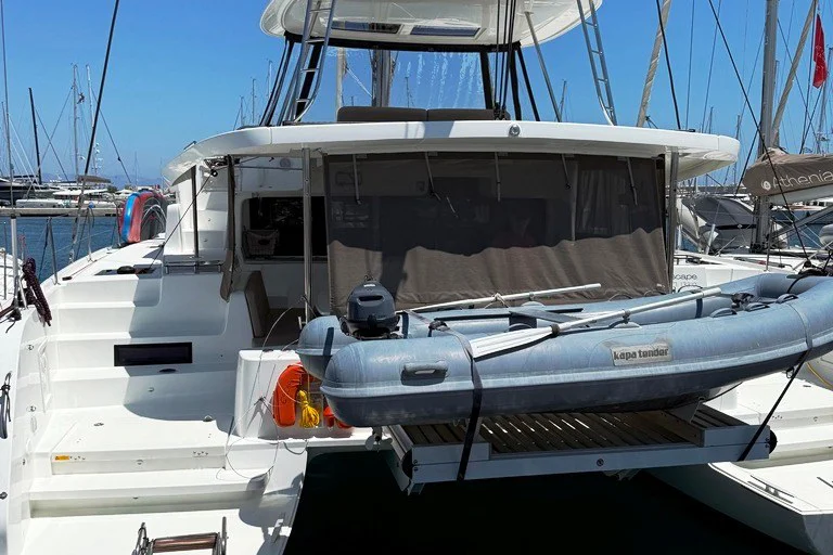 BoatPhoto.coverAlt