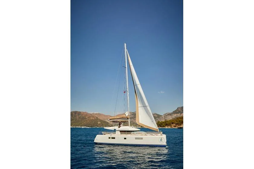 2014 Custom Craft BENETEAU LAGOON 52F for sale in Vaasa, Finland, photo 2 of 5