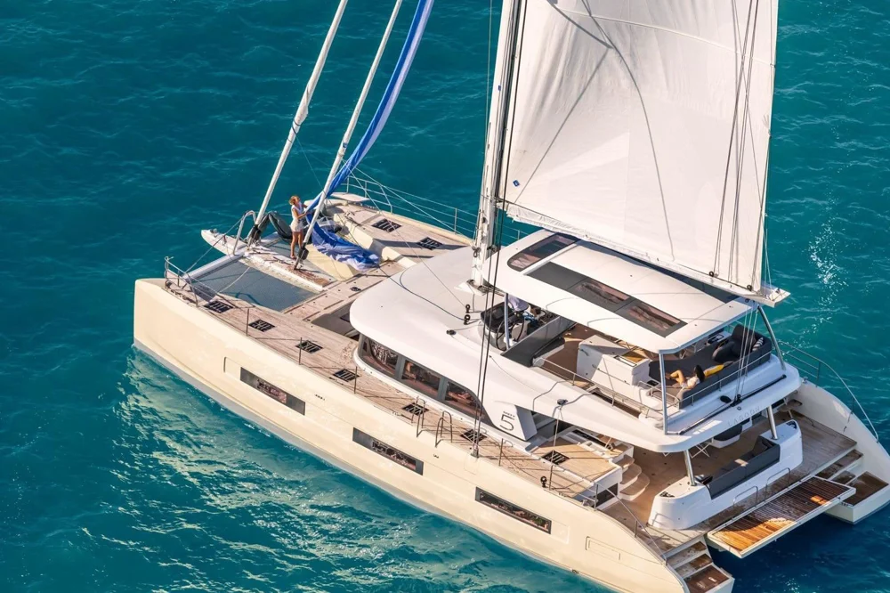 BoatPhoto.coverAlt