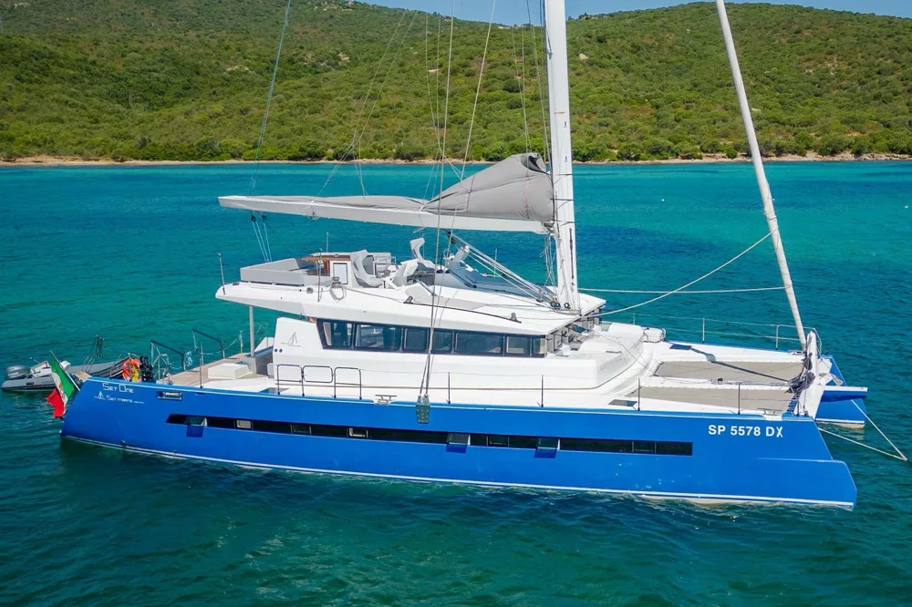 BoatPhoto.coverAlt