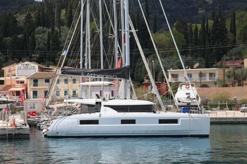 BoatPhoto.coverAlt