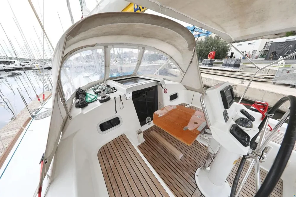 2012 BENETEAU Oceanis 34 for sale in Punat, Croatia, photo 4 of 5