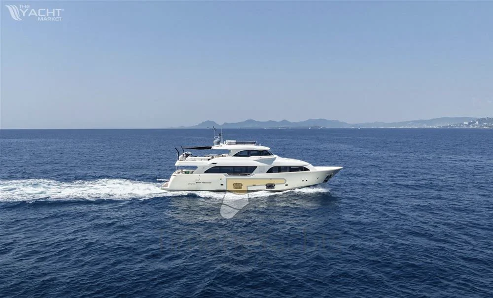 BoatPhoto.coverAlt