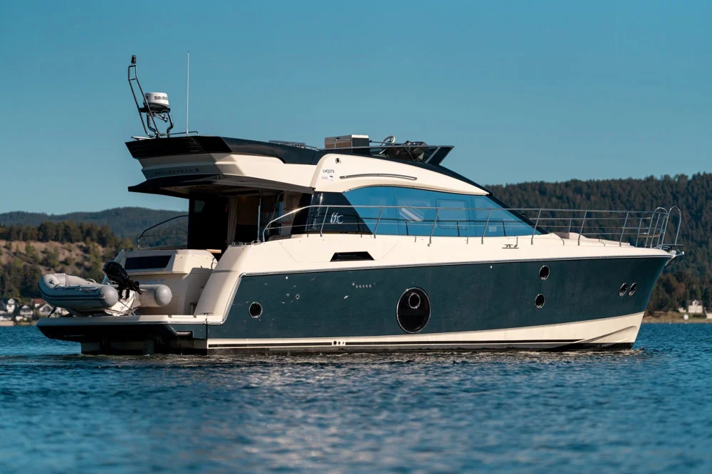 BoatPhoto.coverAlt