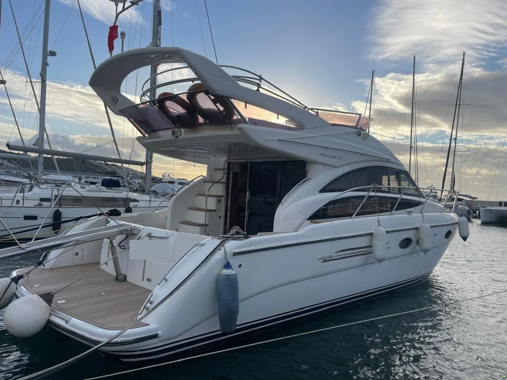 BoatPhoto.coverAlt