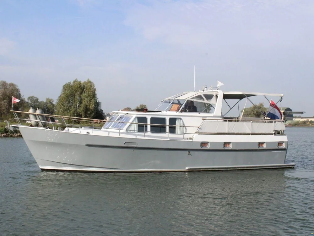 BoatPhoto.coverAlt