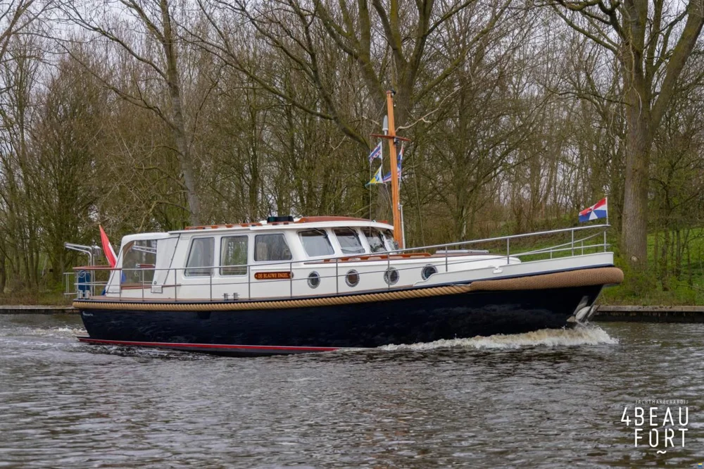 BoatPhoto.coverAlt