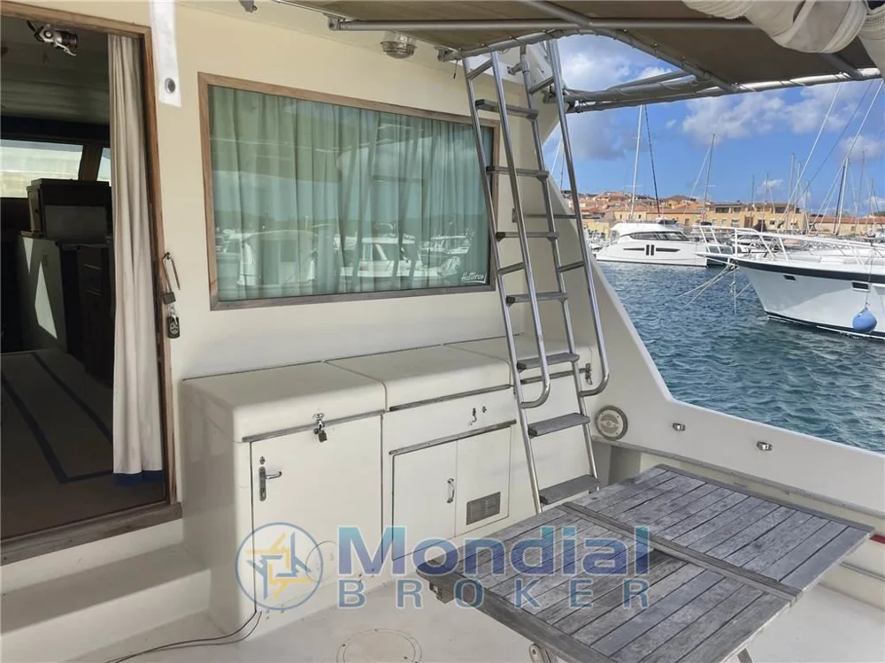 1986 Hatteras 52C for sale in Italy, photo 4 of 5