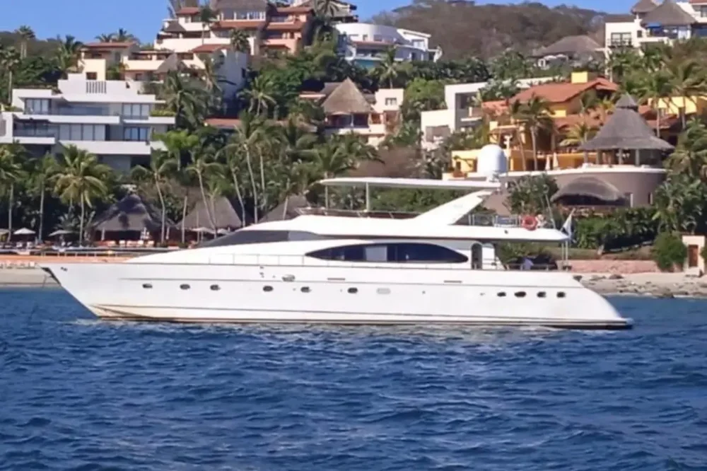 BoatPhoto.coverAlt