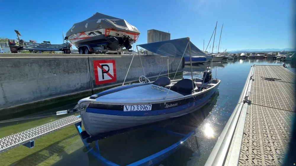 BoatPhoto.coverAlt
