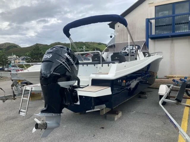 BoatPhoto.coverAlt