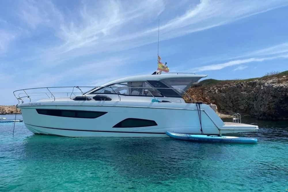 BoatPhoto.coverAlt