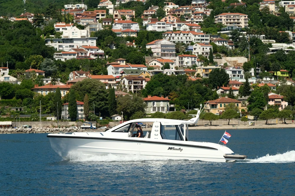 BoatPhoto.coverAlt