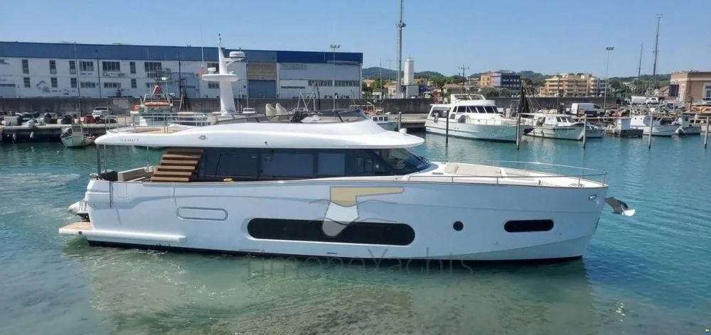 BoatPhoto.coverAlt