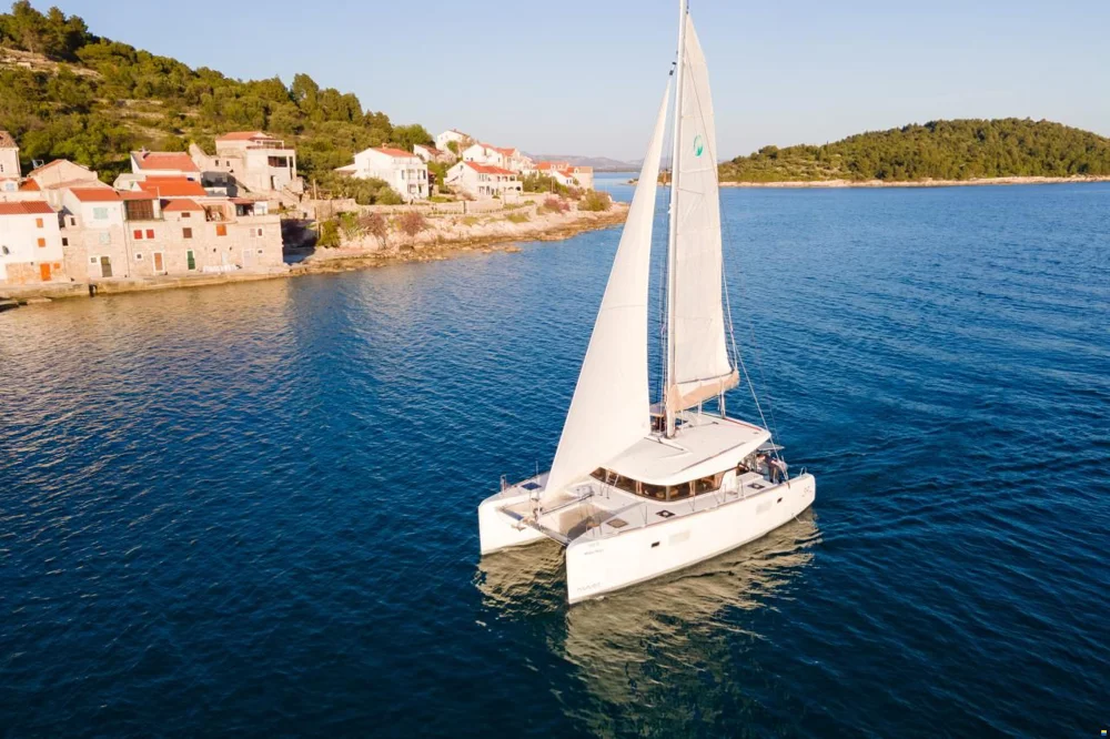 BoatPhoto.coverAlt