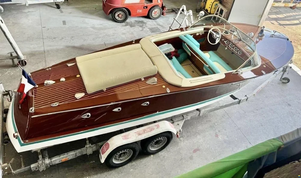 BoatPhoto.coverAlt