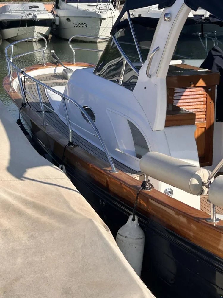 BoatPhoto.coverAlt