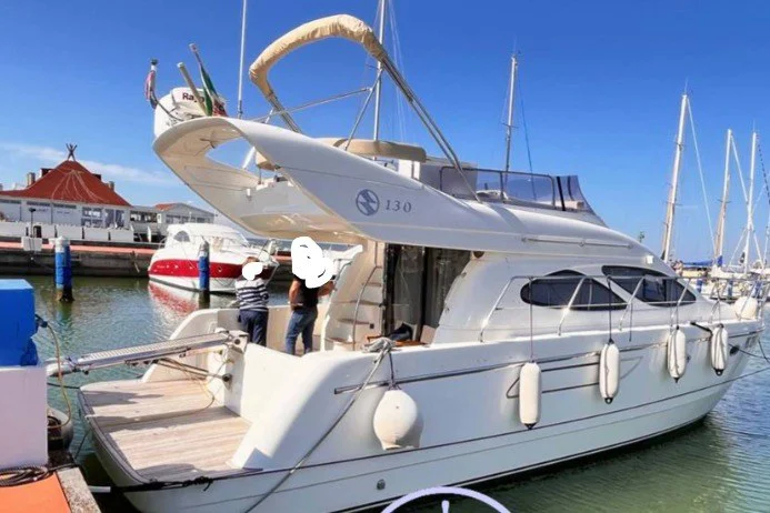 BoatPhoto.coverAlt