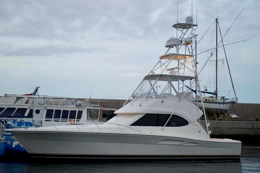 2005 RIVIERA 42 Flybridge for sale in El Puerto de Santa María, Spain, photo 2 of 5