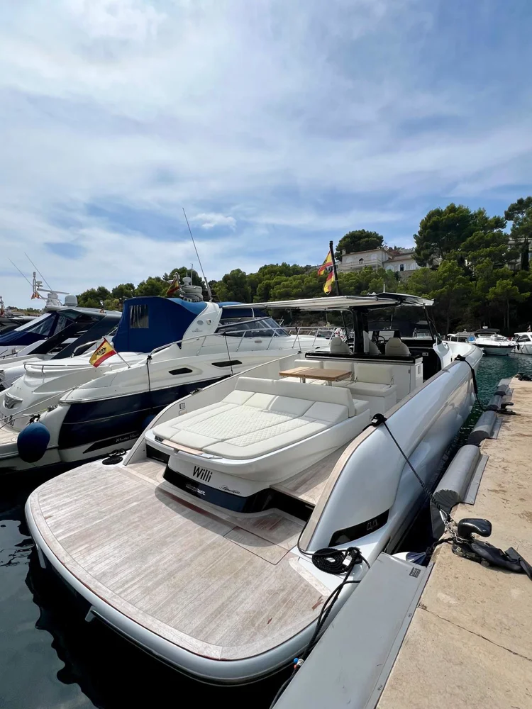 BoatPhoto.coverAlt