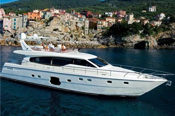 BoatPhoto.coverAlt