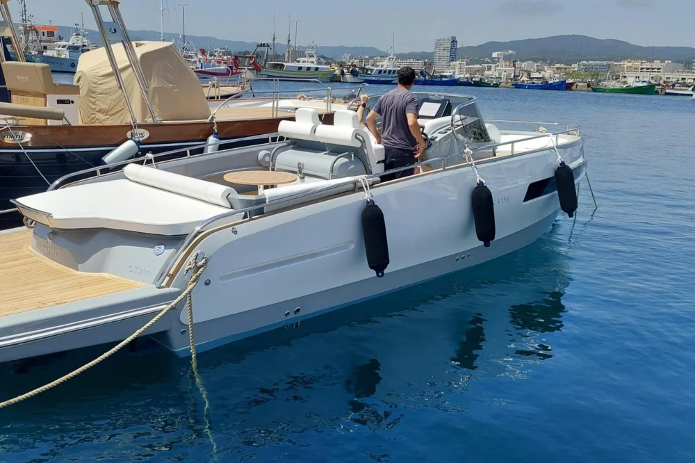 BoatPhoto.alt