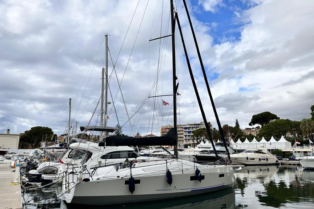 BoatPhoto.coverAlt