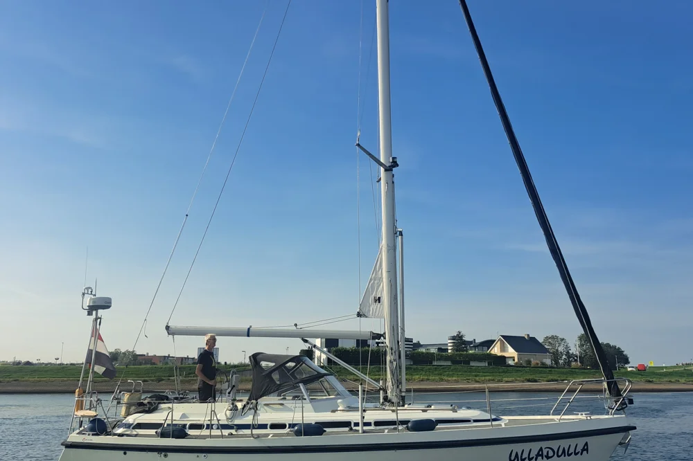 BoatPhoto.coverAlt
